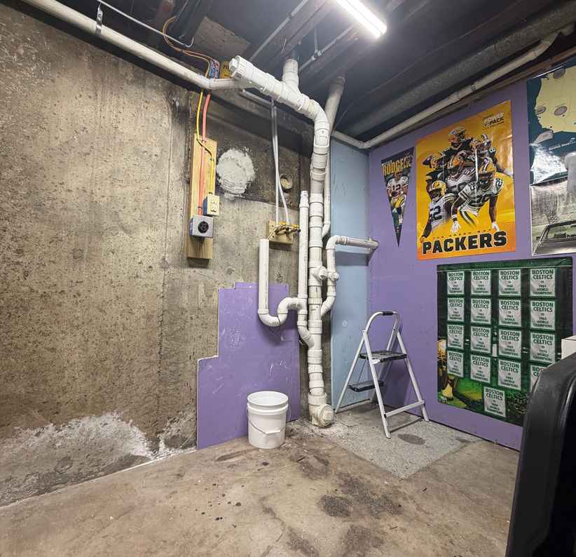 Emergency plumbing leak repair service